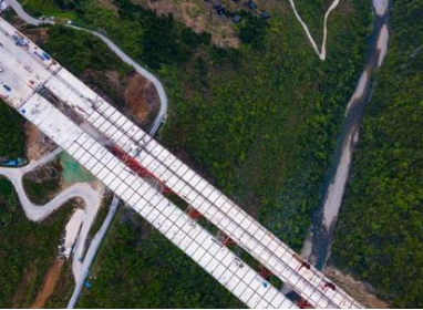 贵州仁遵高速大发渠特大桥建设使用防坠器