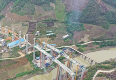 广西田西高速福达驮娘江大桥建设使用手拉荔枝视频高清在线