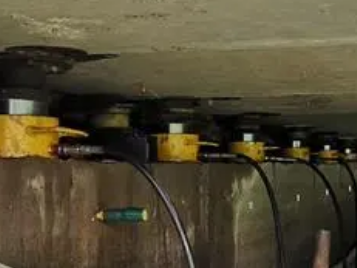 桥梁支座更换使用千斤顶支撑（桥梁支座更换的作用）