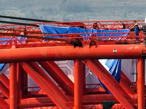 渝湘复线高速公路双堡特大桥施工现场